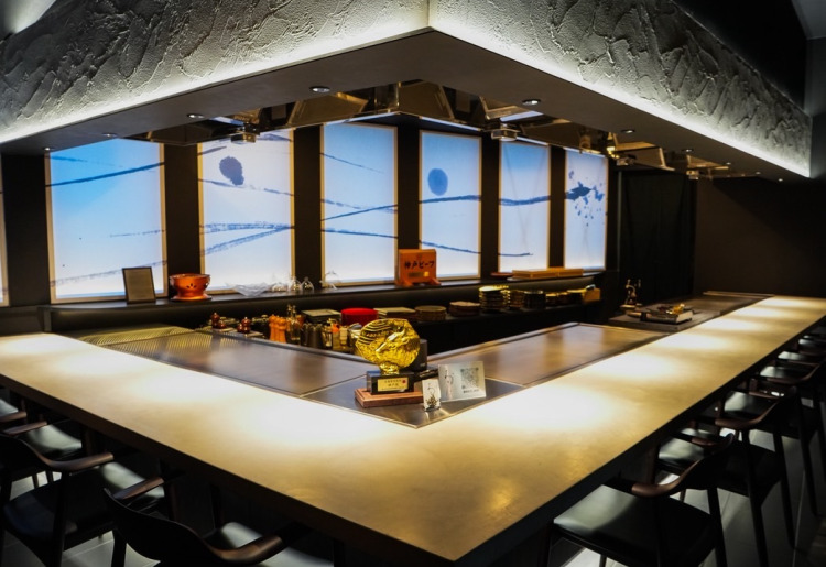 ライブ感溢れるカウンター